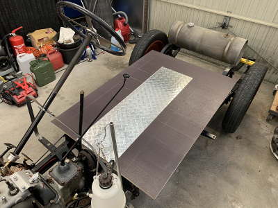 Vorbereitung Fahrzeugboden und Kardantunnel